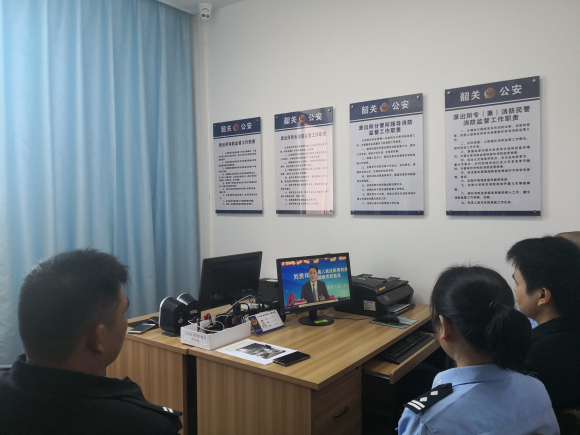 县局组织各部门观看学习民法典公开课5.jpg