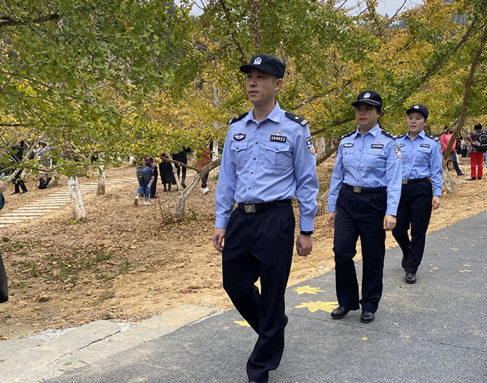 民警景区巡逻_副本.jpg