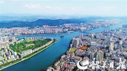 韶关生态优势明显，产业基础良好，目前，韶关正以生态为特色优势融入大湾区建设，打造绿色发展的韶关样板。图为俯瞰韶关三江六岸迷人风景。韶关日报记者童铜韶摄.jpg