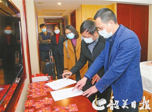 人大代表报到.jpg