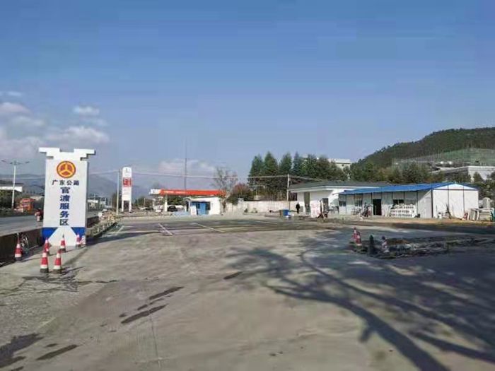 市中心有关领导视察官渡服务区