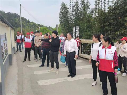 植树造林  绿化江湾——市商务局开展植树造林主题党日活动1.jpg
