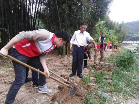 植树造林  绿化江湾——市商务局开展植树造林主题党日活动3.jpg