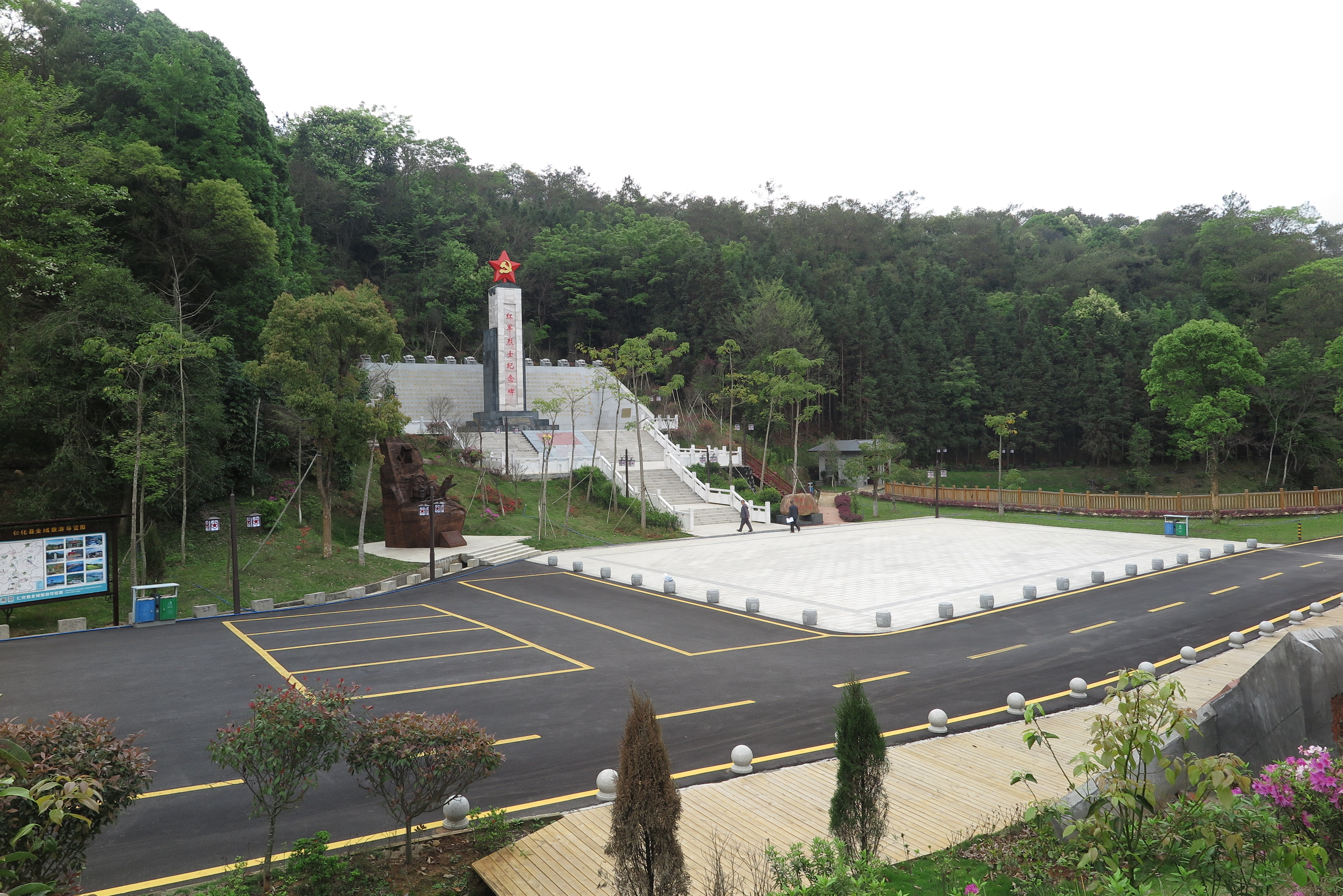 铜鼓岭红军纪念园侧面图.png