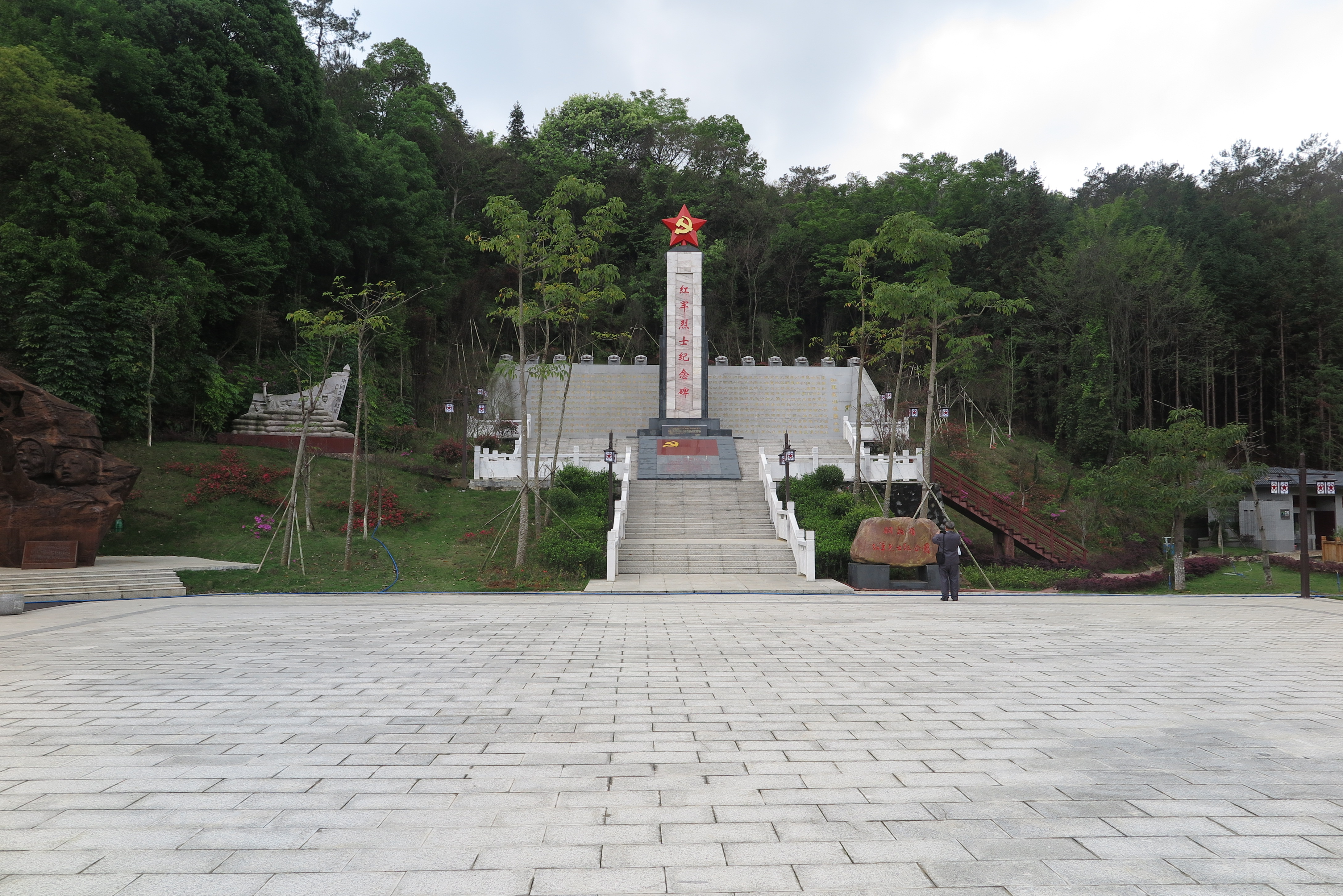 铜鼓岭红军纪念园正面图.png