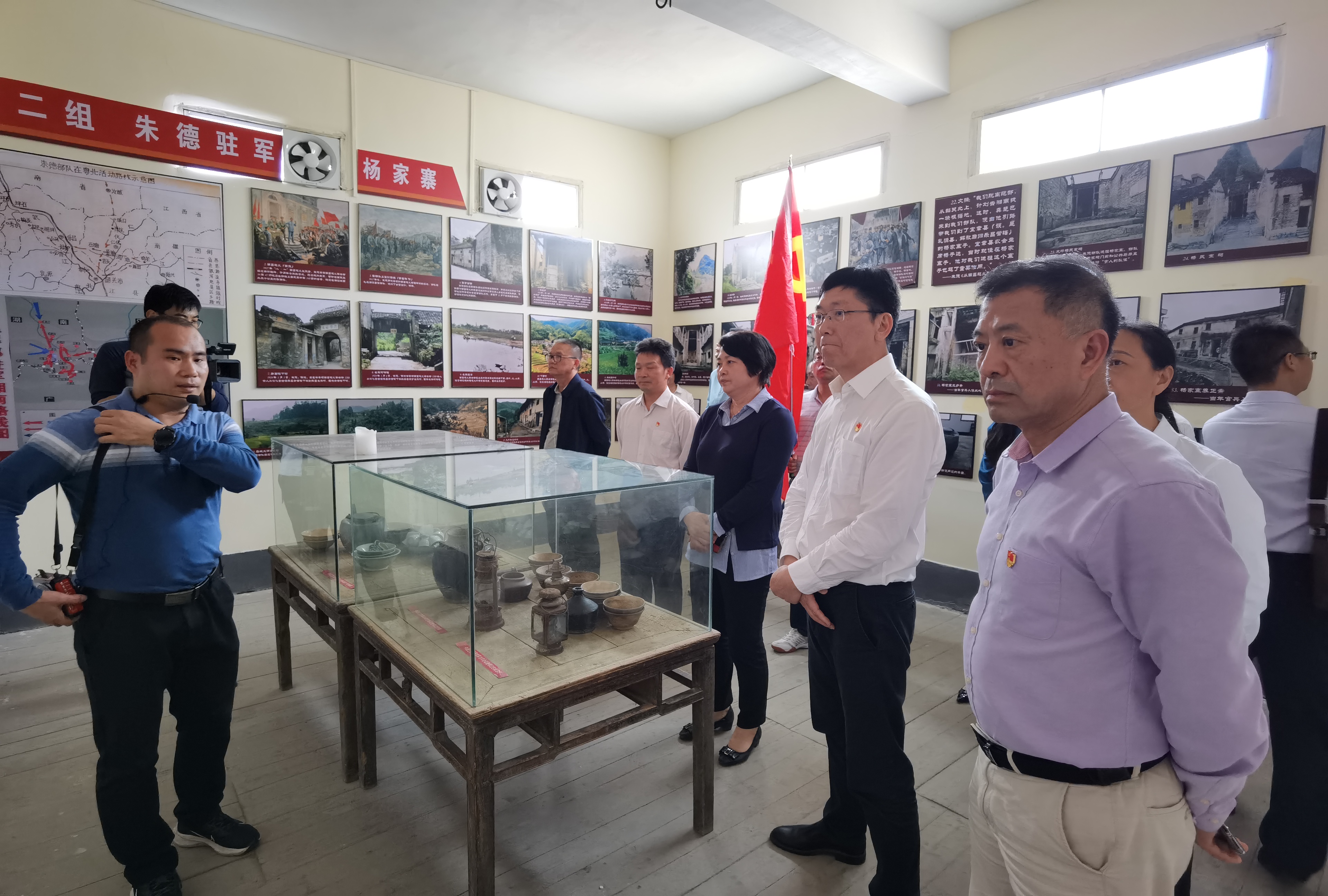市医保局机关党支部党史学习教育现场教学3.jpg