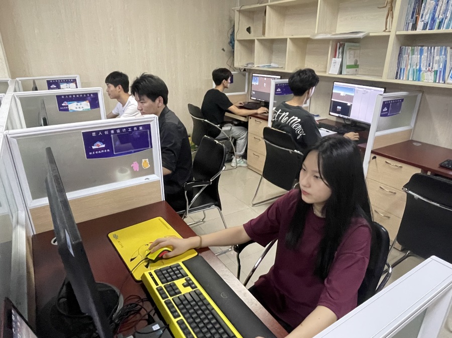 （图二）建筑类集训选手。.jpg