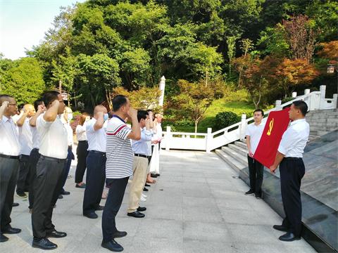 不忘初心跟党走，牢记使命作贡献2.jpg