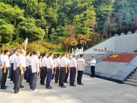 不忘初心跟党走，牢记使命作贡献1.jpg
