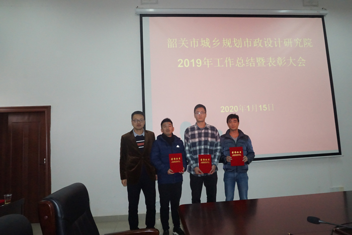 曹宣东为最佳新人颁奖.JPG