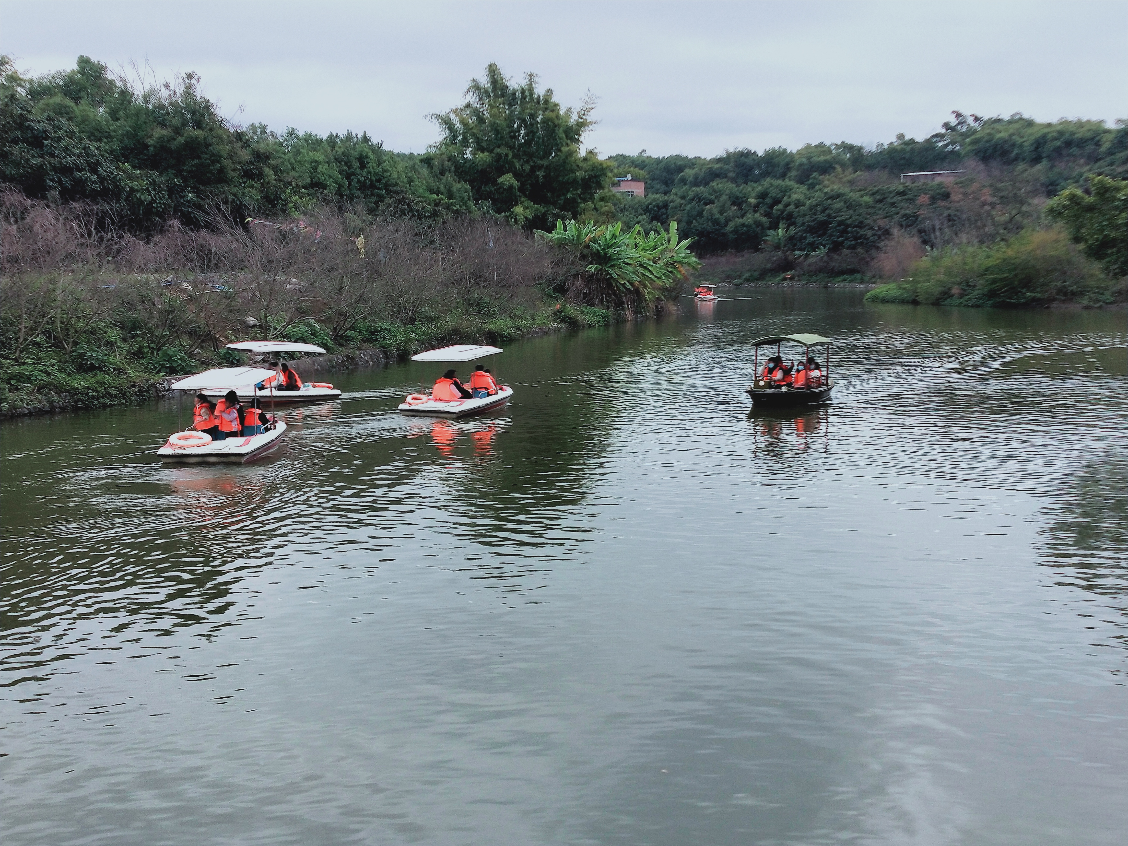马坝人遗址景区成为家庭休闲游热门地，游客有序游玩 (2).jpg