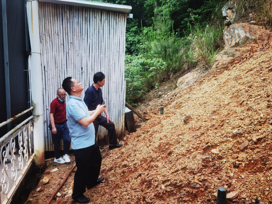 仁化县自然资源局扎实推进强降雨强对流天气地质灾害防治工作2.jpg