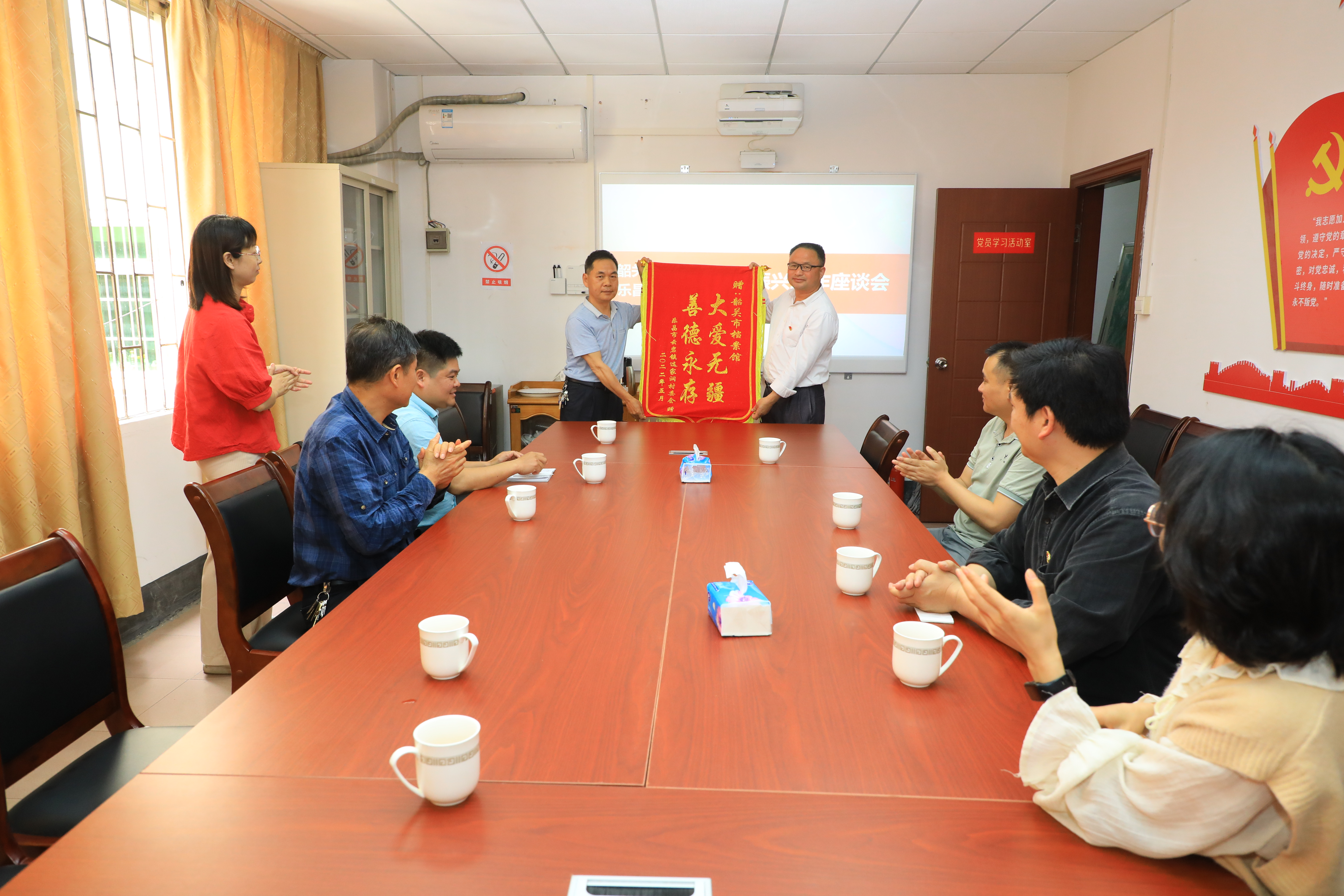 乡村振兴座谈会现场(1).JPG