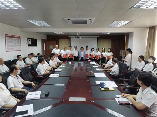 市商务局举行庆祝建党101周年暨“七一”表彰大会.jpg