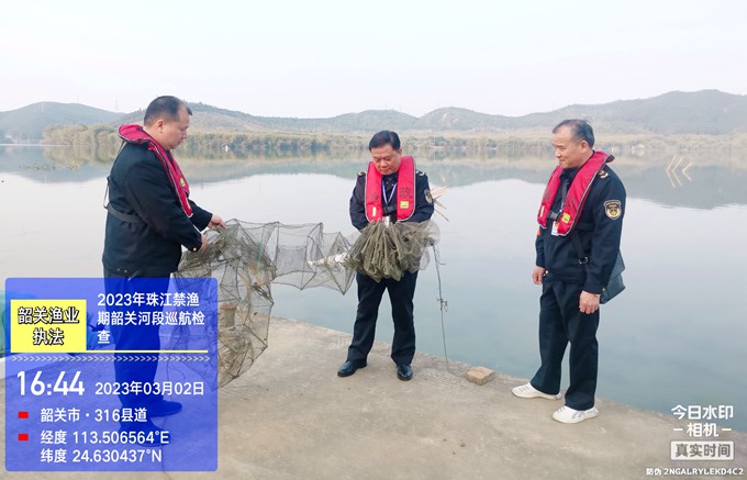 查获无主渔笼.jpg