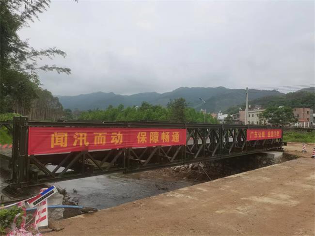 钢桥架设完毕.jpg