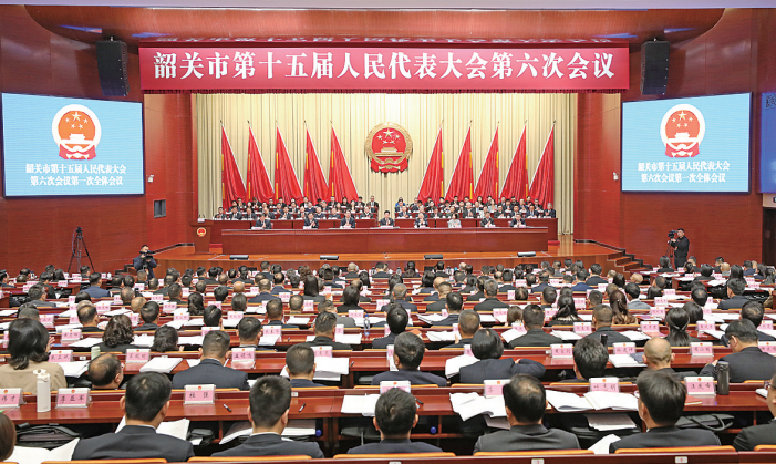 市十五届人大六次会议开幕陈少荣主持 陈志清作政府工作报告