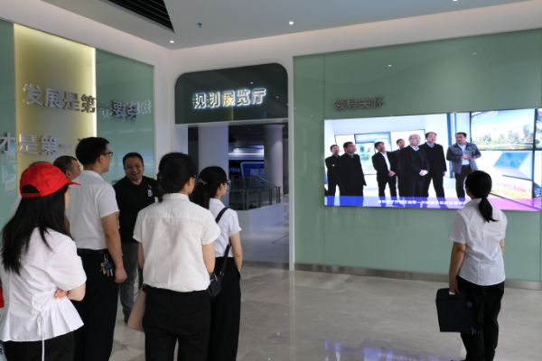 “看新区发展  强化担当作为”主题党日暨参观调研活动 016.JPG