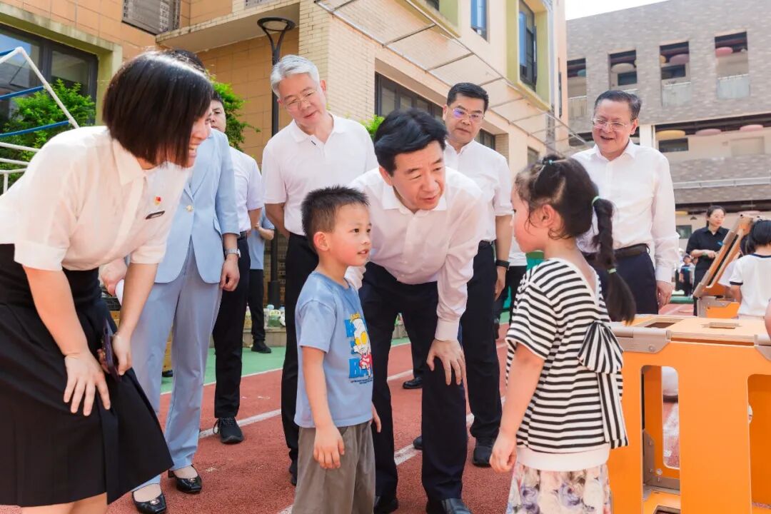 陈少荣开展“六一”慰问活动优化城乡教育公共服务供给全力护航少年儿童健康成长