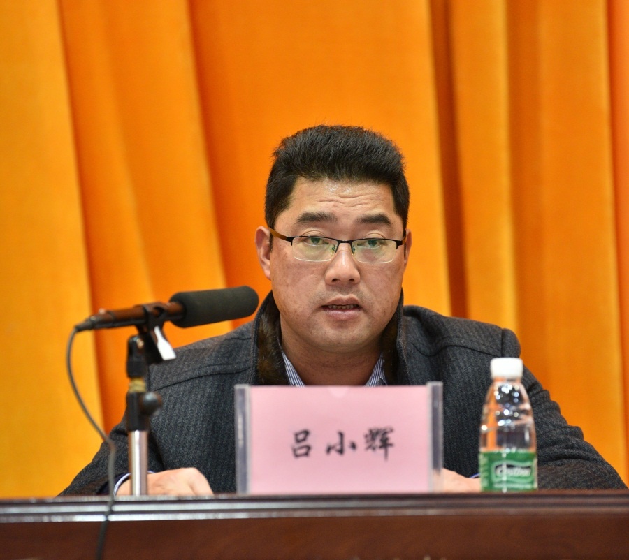 2.市人社局吕小辉副局长在报告会上讲话.JPG