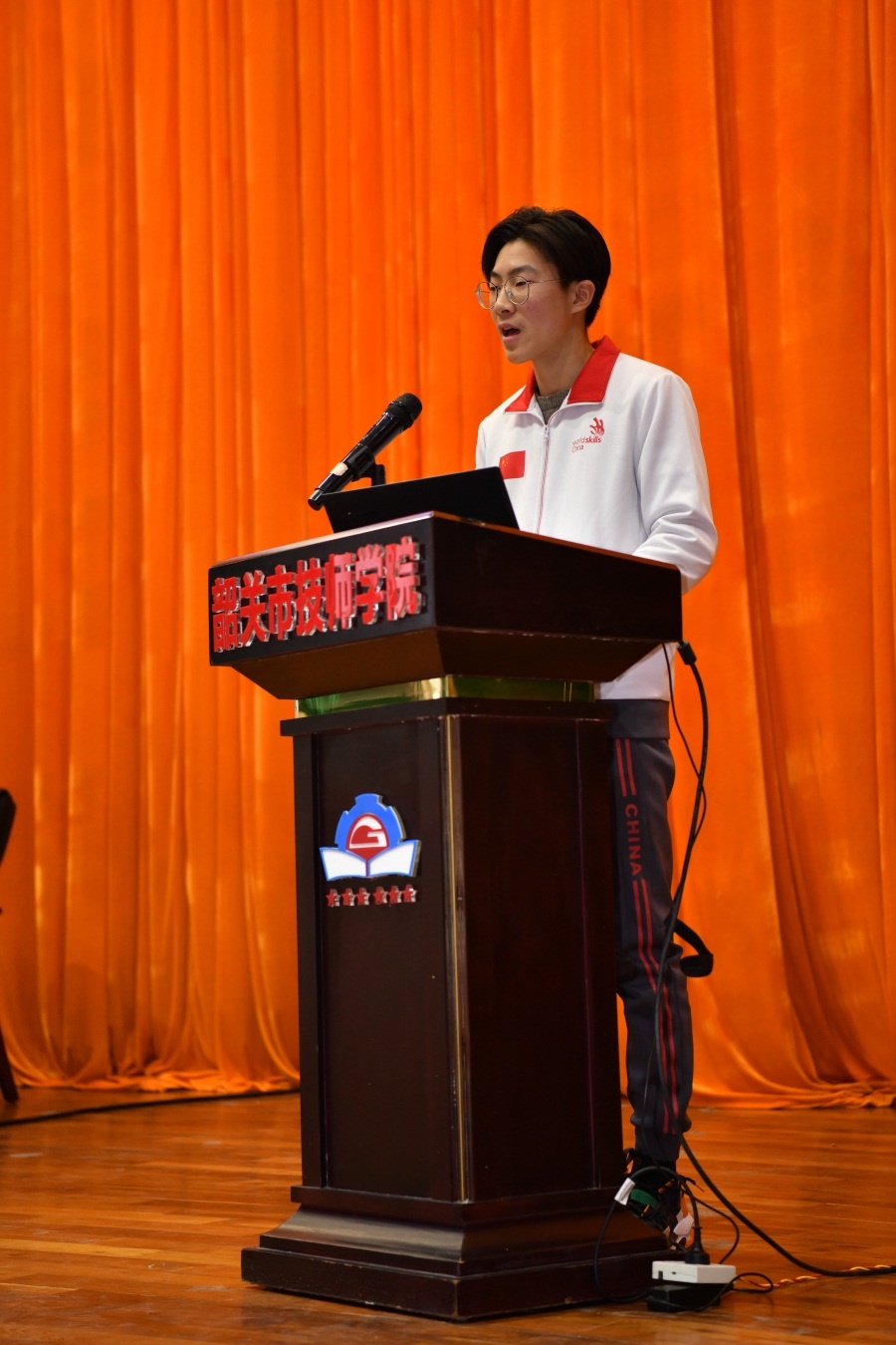 4.林佳旭同学发言.JPG