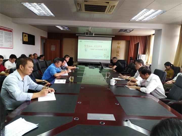 市商务局组织《习近平谈治国理政》第三卷专题学习宣讲.jpg